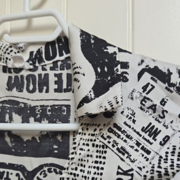Garage Short Black and White Newspaper print Button Down Shirt Extra Small - Picture 4 of 5